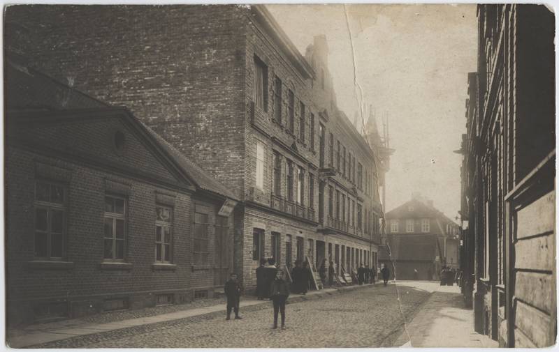Postcard, Viljandi, Lossi t, Ed. Construction of the house of Pohl