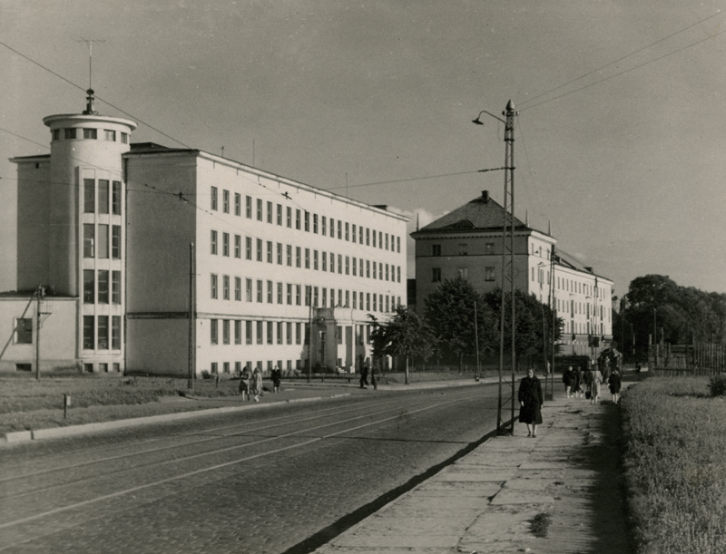 Building of the Tallinn Polytechnic Institute, view along Pärnu mnt. Architects Alar Kotli, Aleksei Küttner
