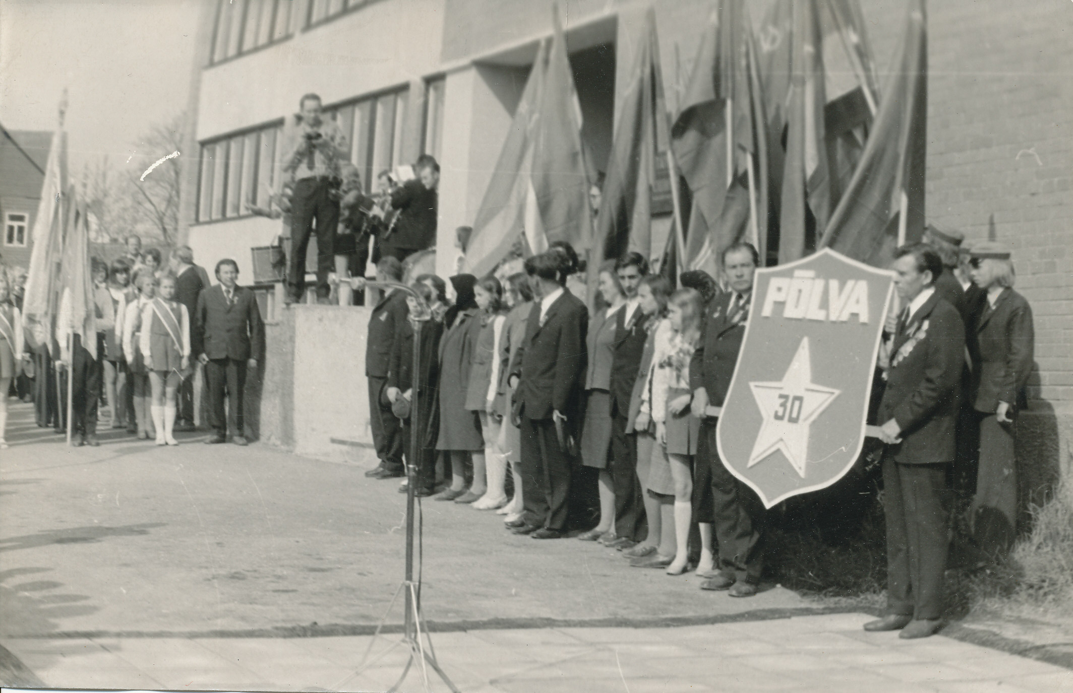 Photo. Celebration of the winning holiday in Põlva in 1975. Participants from the miting before the Executive Committee.