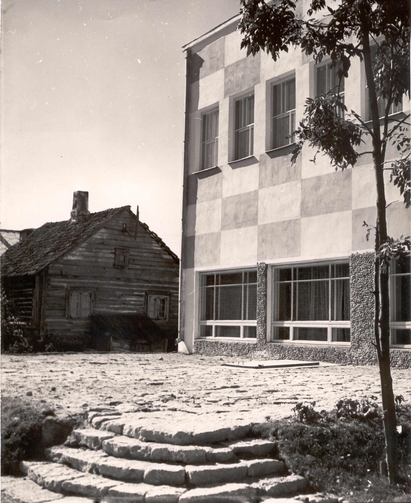 Photo. Võru County Cultural House "Kannel" rear view.