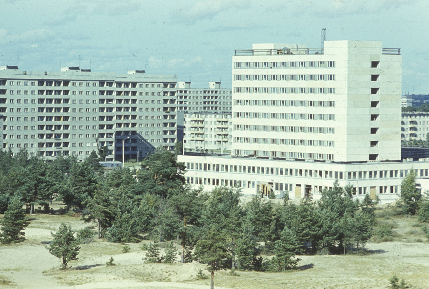 Construction of Mustamäe Hospital nearby with sandstone at the forefront