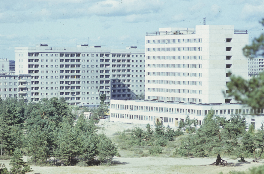 Construction of Mustamäe Hospital nearby with sandstone at the forefront