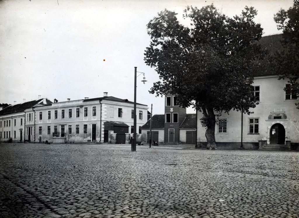 Old Pritsimaja ( above the present fire extinguishing building) - Kuressaare Vabatahliku Tuletõrje Seltsi hoone