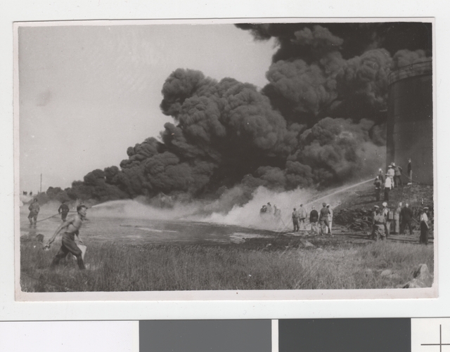 Etk oil cistern burning in 1940.