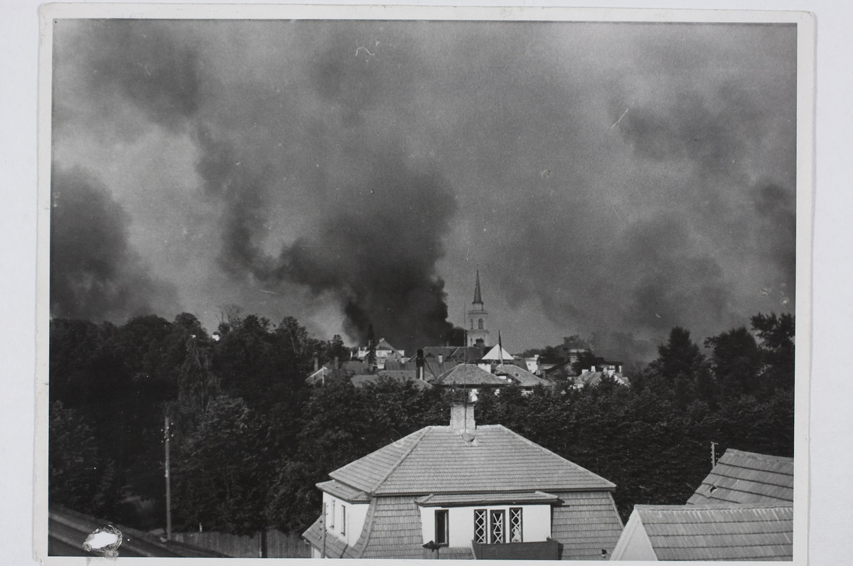 Burning the city of Tartu in the summer of war in 1941, behind the edge of the Mary Church
