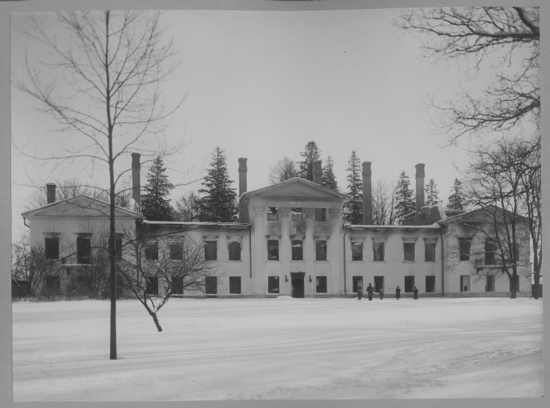 The manor of Haimre after the burning of manor houses during the resurrection of 1905.