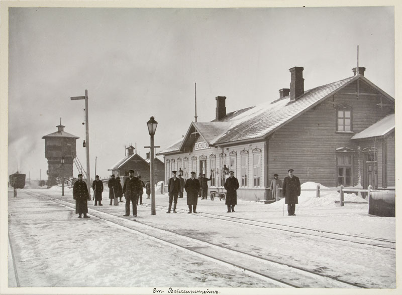 Veisentein Station Building