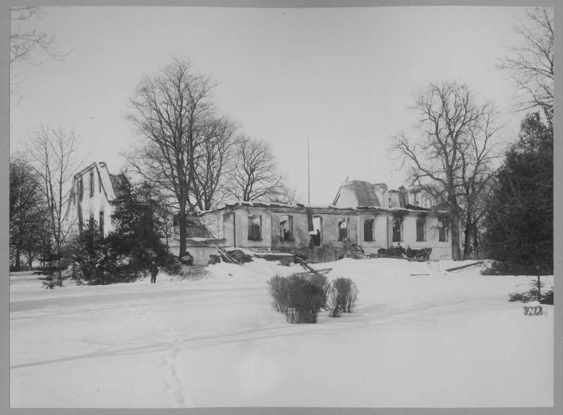 The manor of Sooniste after the burning of the manor during the resurrection of 1905.