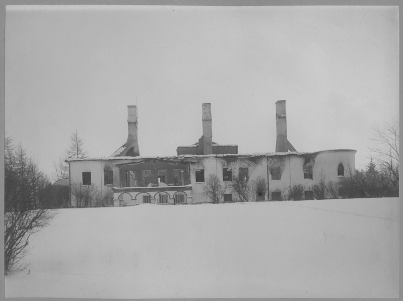 The manor of Keava after the burning of manor houses during the resurrection of 1905.