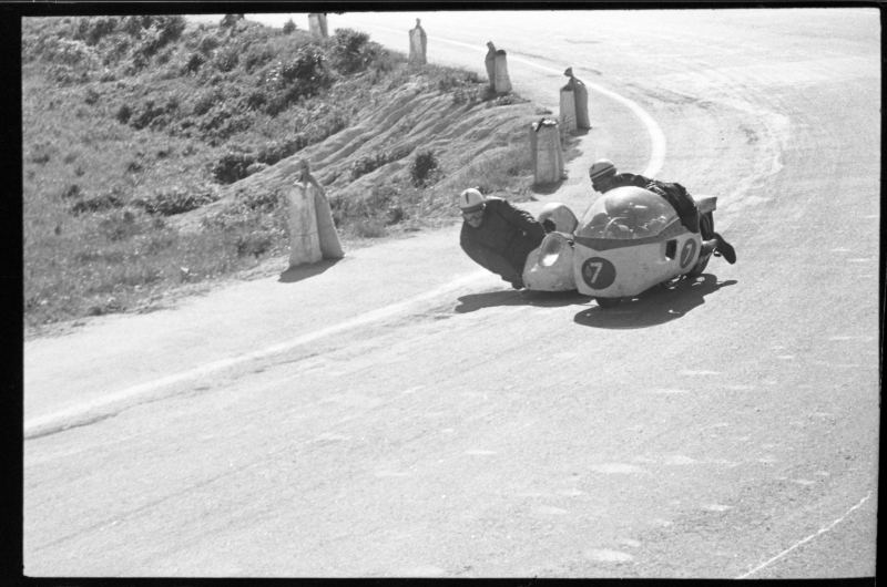 Kalevi Suursõit Pirita-Kose-Kloostrimetsa Circuit on a motorcycle on the route. 1969 Kalev Suursõit. Väino Meer - Peeter Jõgi is pushing on the bridge.