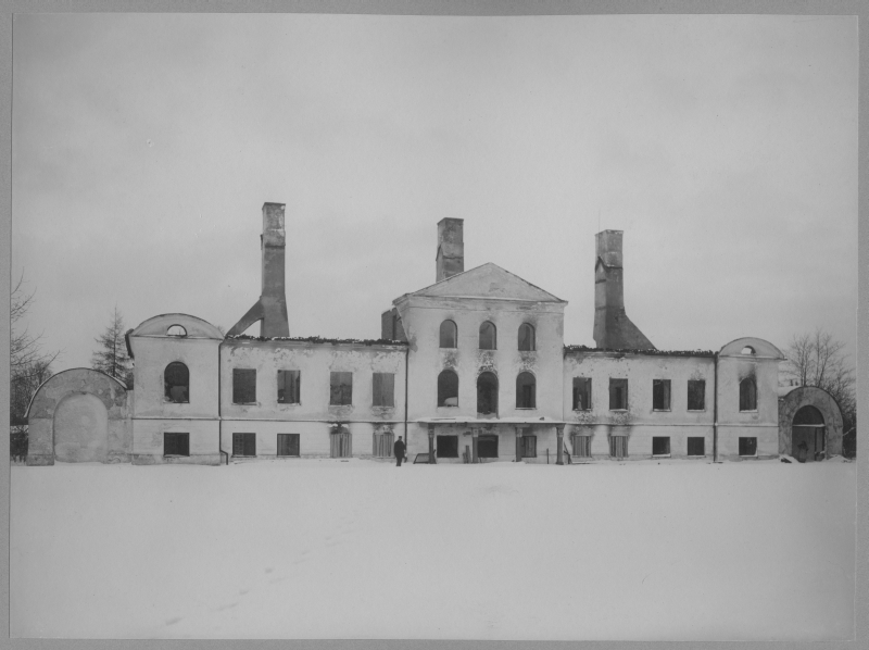 The manor of Keava after the burning of manor houses during the resurrection of 1905.