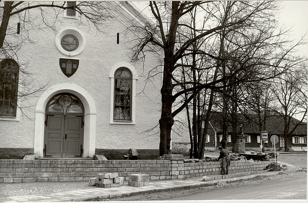 Photo, Restauration of the garden of Paide Church in 1991.