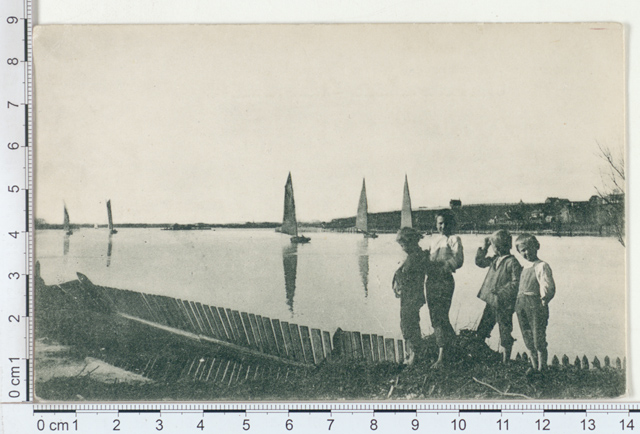 Dorpat, Emajõgi, children on the river