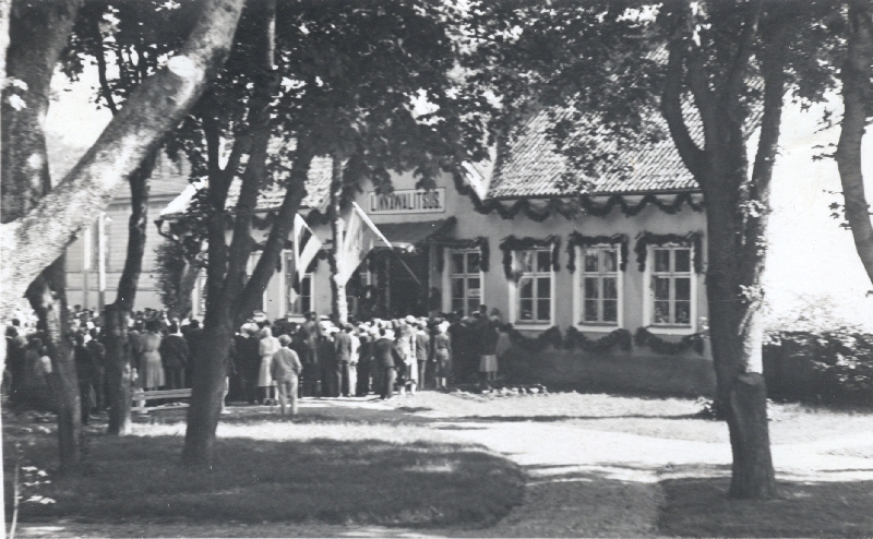 Photo. Swedish Kronprincess Gustav Adolf visit to Haapsalu on 3 July 1932. In the holiday house. The album of the City Government.