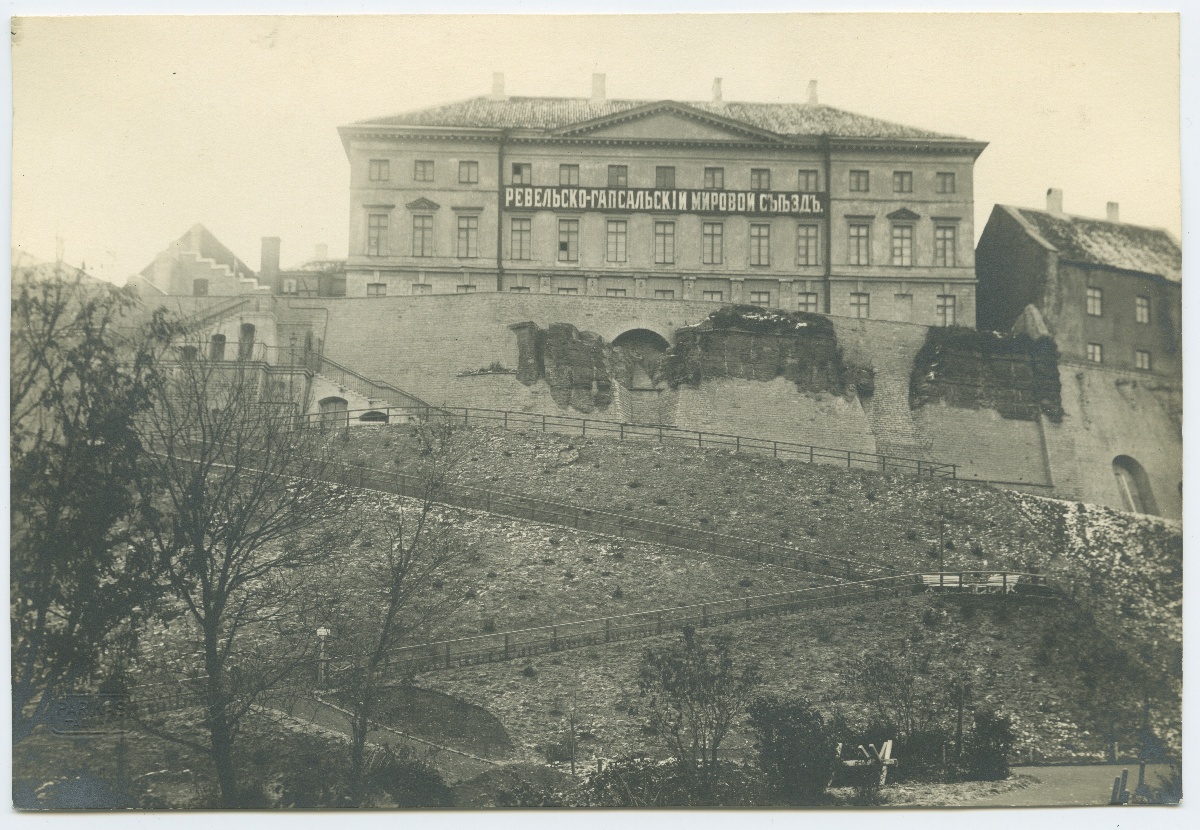 Tallinn, Tallinn-Haapsalu Peace Court building at Toompea, in front of Patkuli stairs.