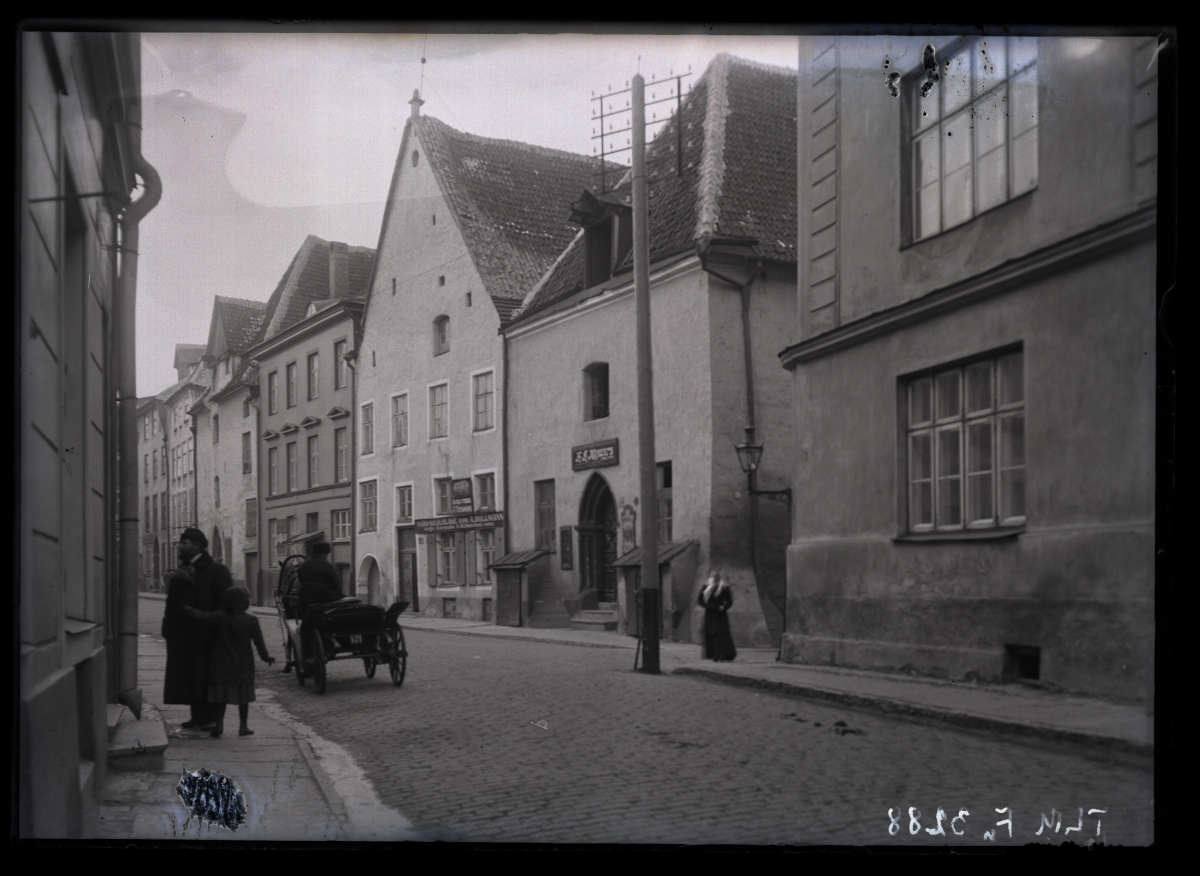 Tallinn, Pikk Street 61, Pagari street corner, former Hansa office.