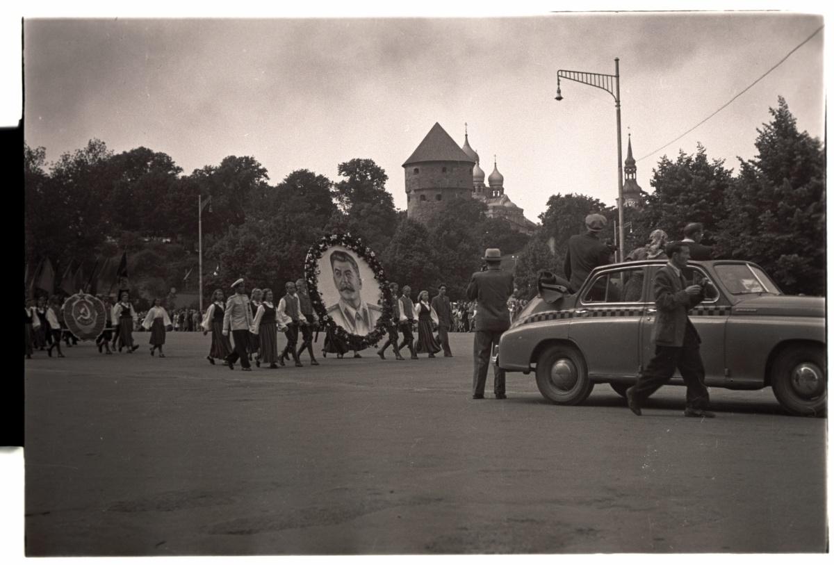 1950 Song Festival, train trip on the winning field.