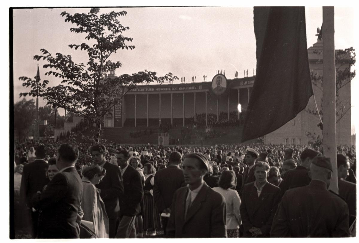 1950's song festival, view of the songboard on the right side.