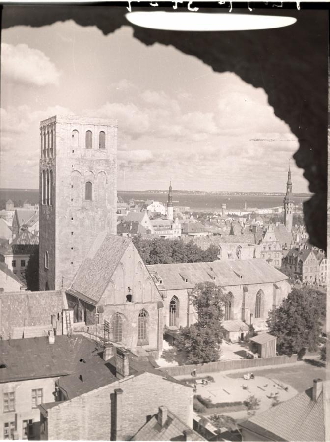 Tallinn, view from Toompea, at the forefront of the Niguliste Church.