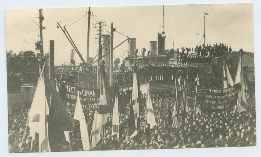 Meeleavaldus Tallinna sadamas 1917. aastal 1906. aastal hukatud sõjalaev "Pamjat Azova" ohvrite mälestuseks.