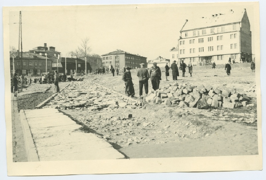 Tallinn, construction of the tramline on Tõnismäe.