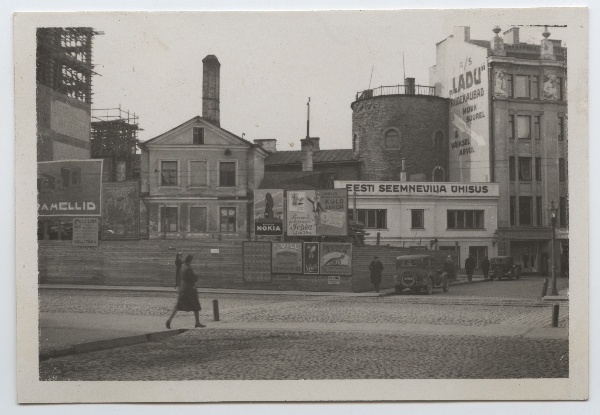 Tallinn, Valli Street, in the middle of the Hinke Tower.