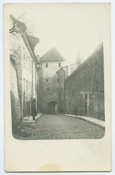 Tallinn, Long Foot, view to the gate tower.