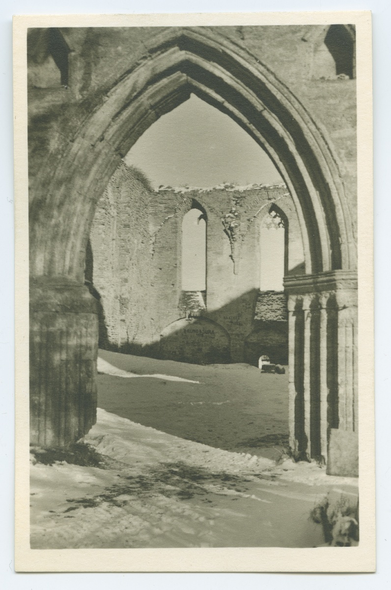 Tallinn, Pirita monastery ruins, portal.