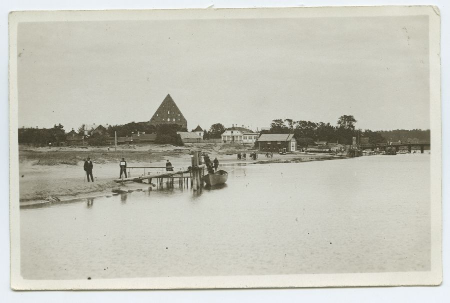 Tallinn, Pirita, on the front of the river with a boat bridge.