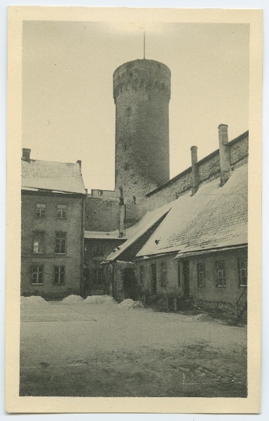 Tallinn, Lossi õu enne ümberehitamist, taga Pikk Herman.