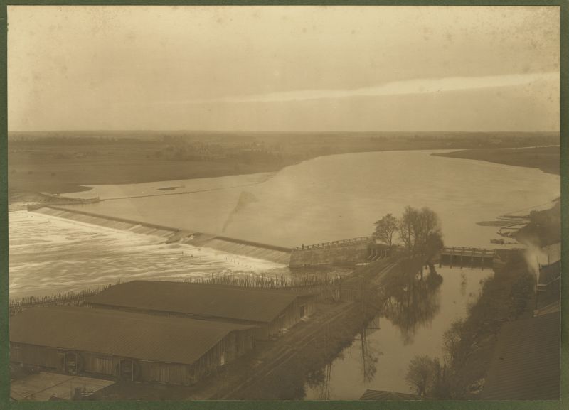 Pais on ehitatud 1922.a. Veekukkumine 10. Paremal pool on näha kanal veeturbiinide juurde.