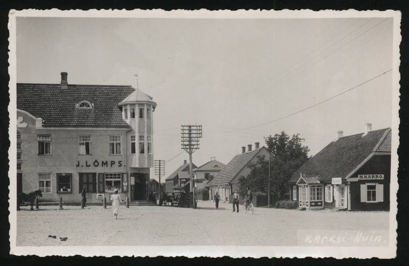 fotopostkaart, Karksi khk, Karksi-Nuia, keskväljak, Pärnu mnt, J. Lõmpsi ja M. Karro kauplused, u 1935