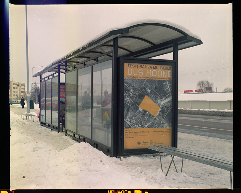 Eesti Rahva Muuseumi uue hoone arhitektuurikonkursi näituse välireklaam Tartus, 2006