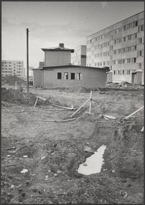 foto, Viljandi, Männimäe, vana lennujaama hoone lammutuse eel, aprill 1981, foto E. Veliste