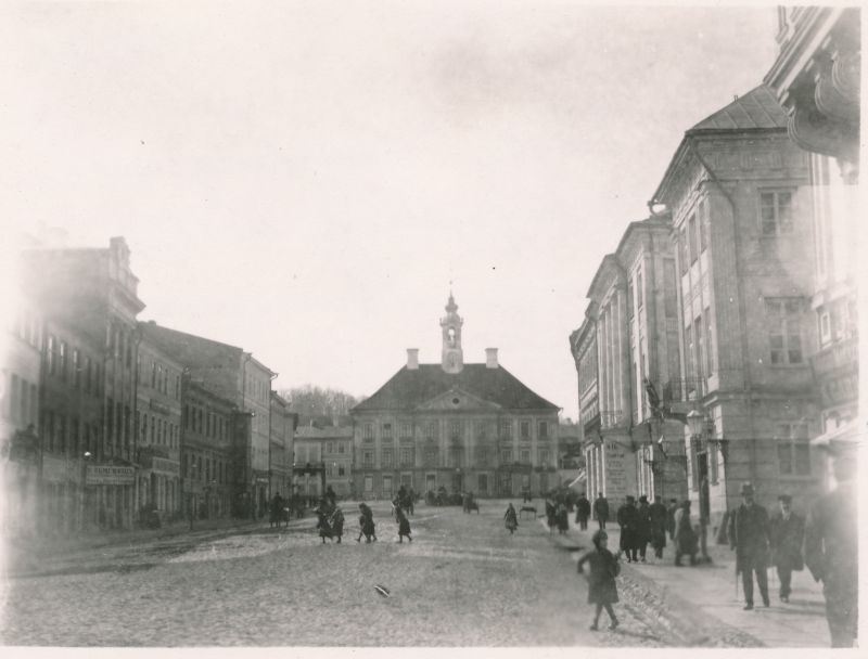 Foto. Tartu. Suurturg raekojaga tagaplaanil. u. 1891.