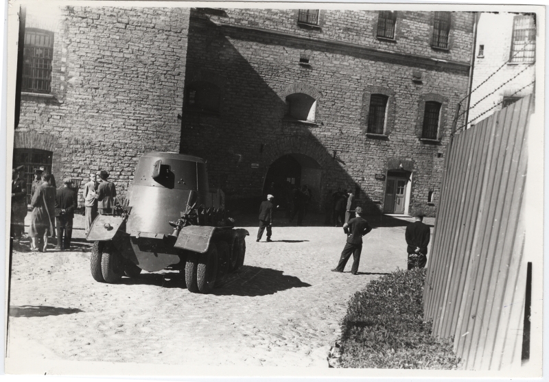 Soomusmasin Patarei vangla juures juunis 1940.