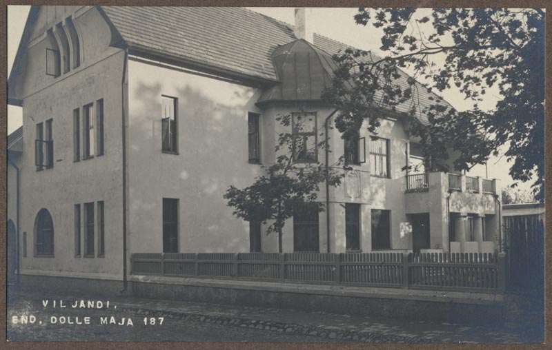 foto albumis, Viljandi, Jakobsoni tn 8, villa Doll, u 1915, foto J. Riet