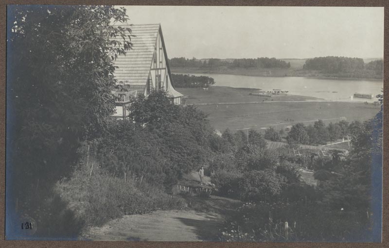 foto albumis, Viljandi, Trepimägi (algusosa), eemal järv, villa Eichen, u 1915, foto J. Riet