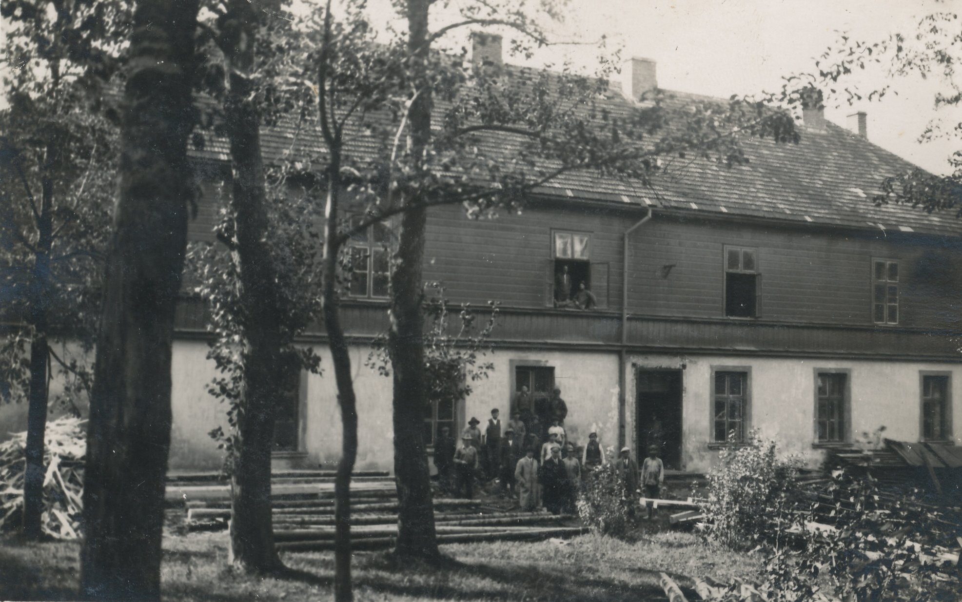 Fotopostkaart.Hoone Võrus Koidula tänaval, kus asus II diviisi laatsaret 1919.a.