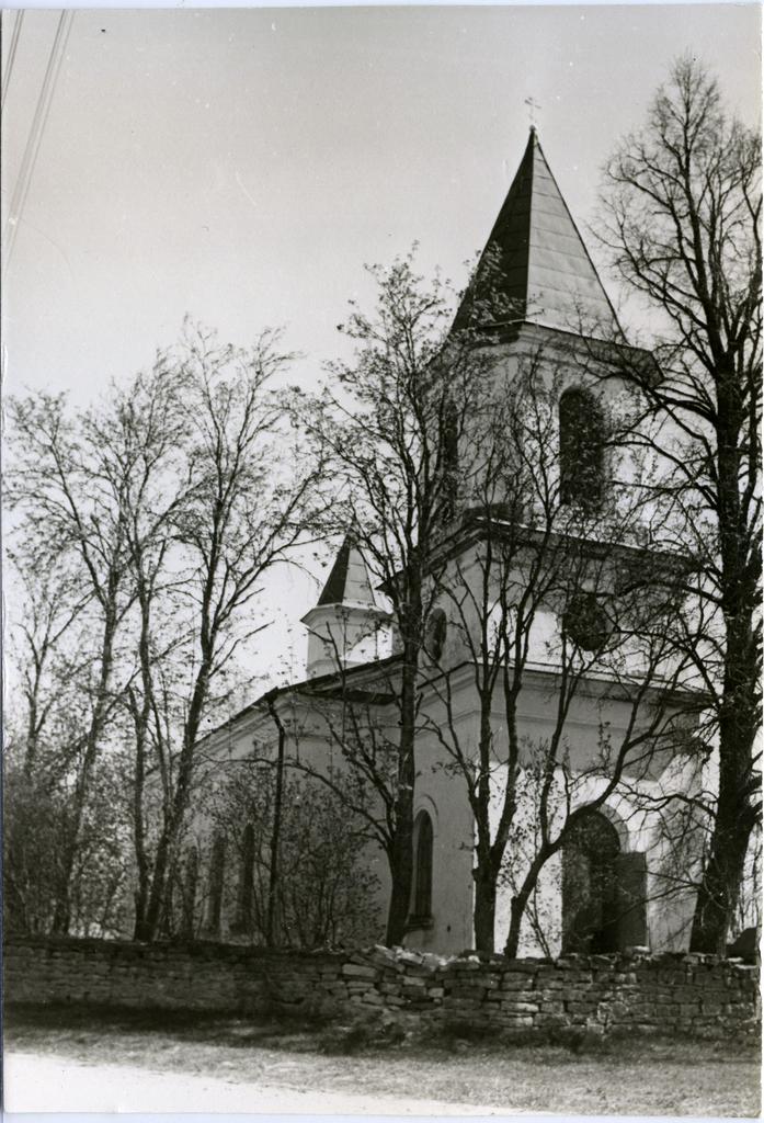 Muhu Hellamaa Peeter-Pauli kirik, vaade kagu poolt