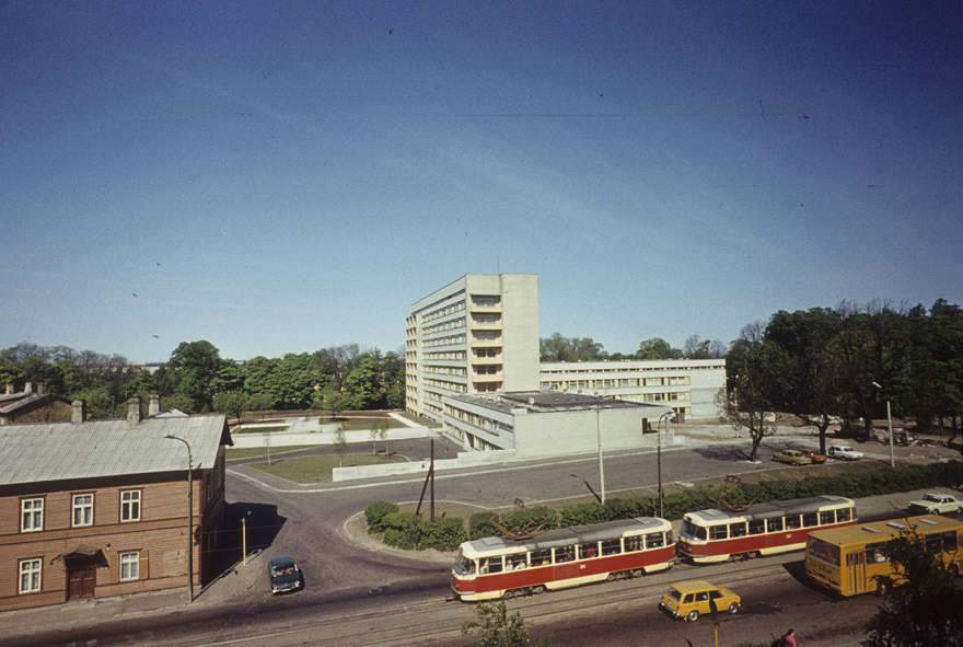 IV (Magdaleena) haigla Tallinnas. Arhitektid Kalju Luts, Hansi Aru