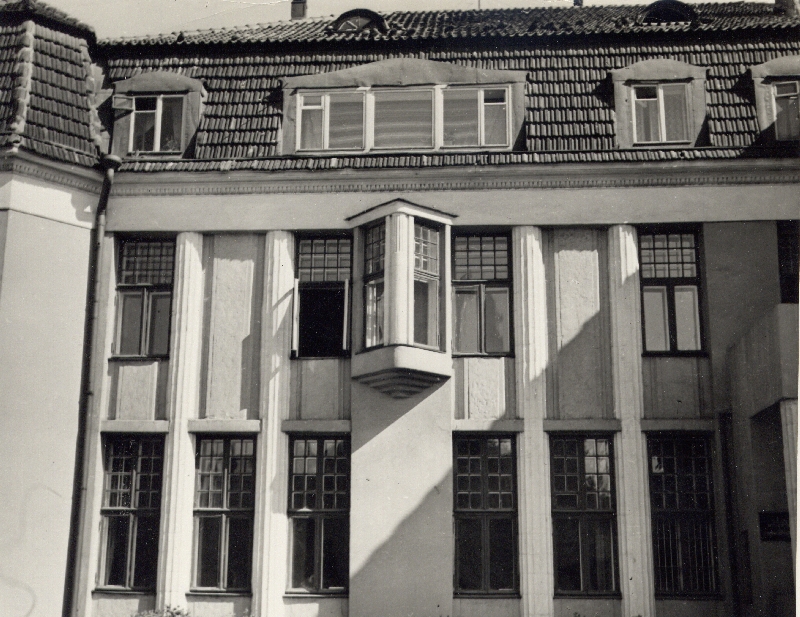 Elektrijaam Tallinnas Põhja pst 27. Arhitekt Hans Schmidt