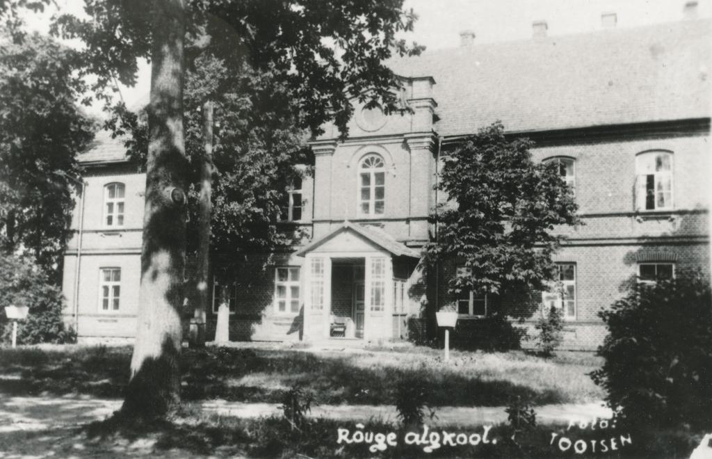 Foto. Rõuge Algkool 1930-tel Jaan  Tootseni foto.