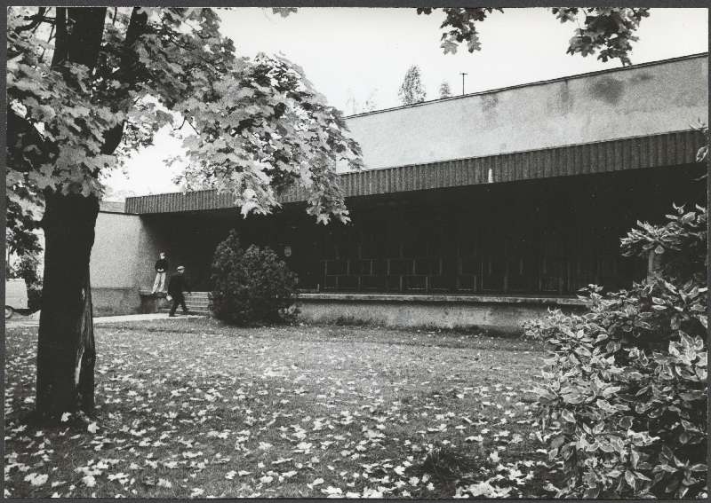 foto, Viljandi, Vaksali tn 2, pangahoone, Riigipanga osakond (hilisem ühispank, SEB), 1981, foto E. Veliste