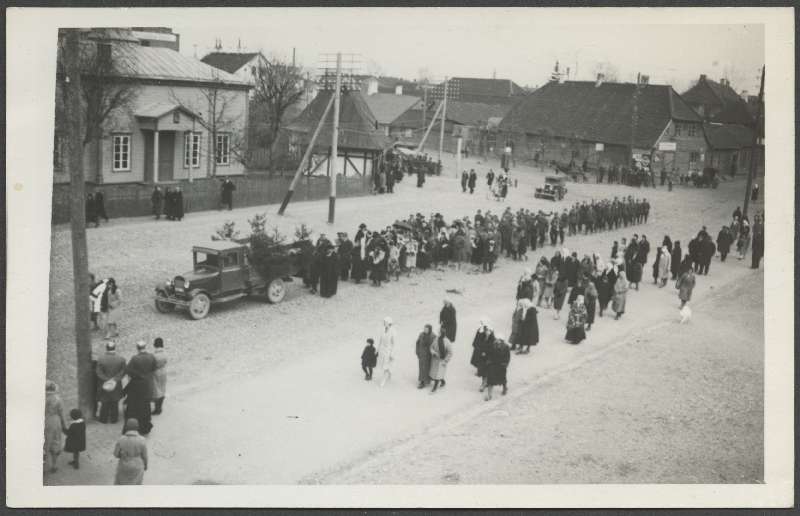 fotopostkaart, Viljandi, Vaksali tn- Kauba tn -Tallinna tn ristmik, matuserong, sõjaväelase matus, talv, u 1935