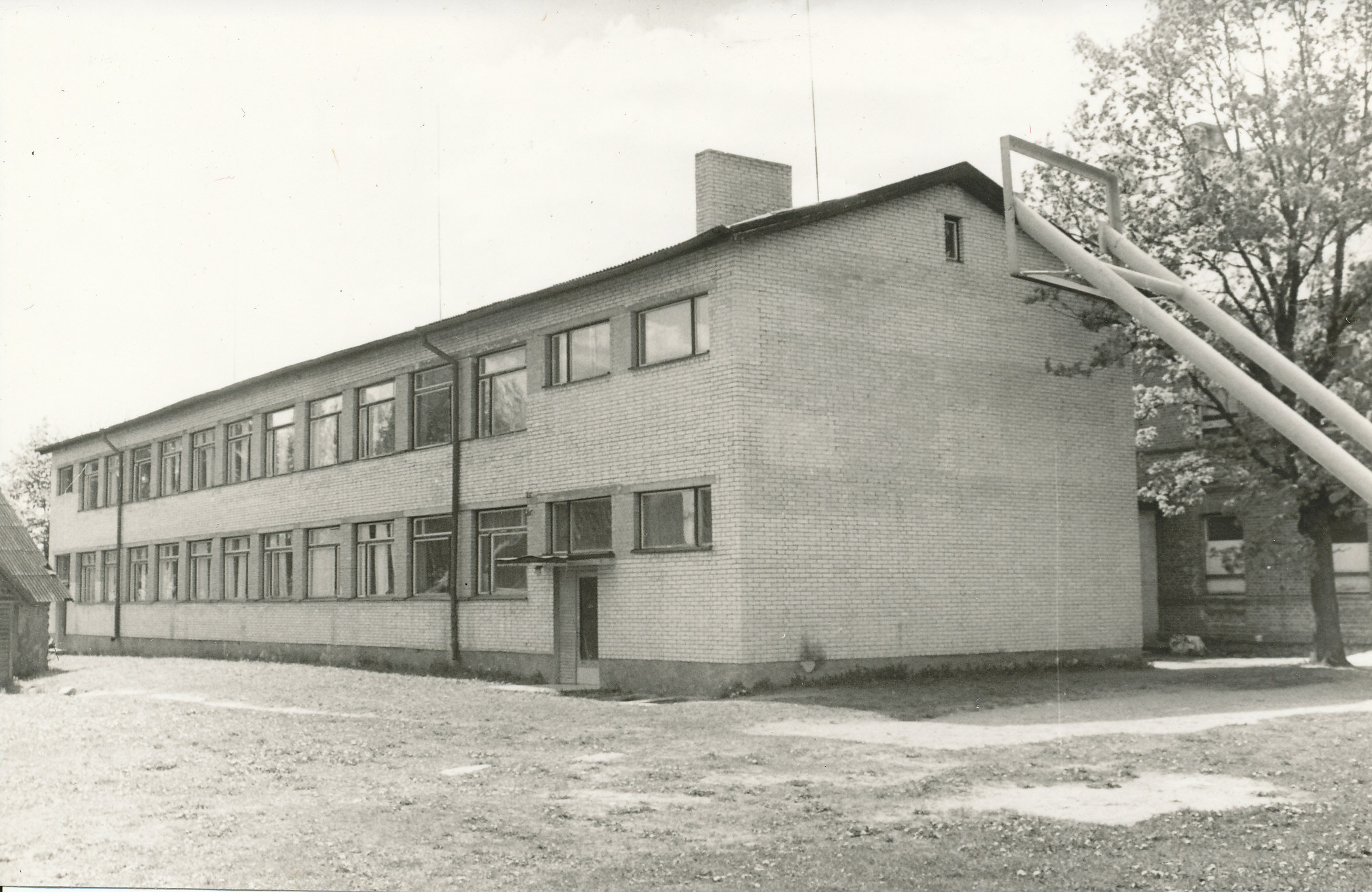 Foto. Rõuge 8-kl. Kooli juurdeehitus 1978.a mais