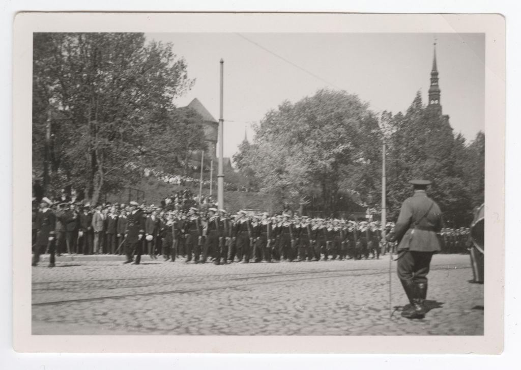 Vormis mereväelaste paraadmarss Tallinnas