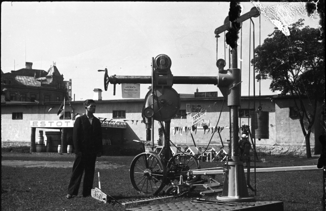 10. Eesti Näitus-Mess, Kalevi staadion. Franz Krulli masinaehitustehase väljapanek.
