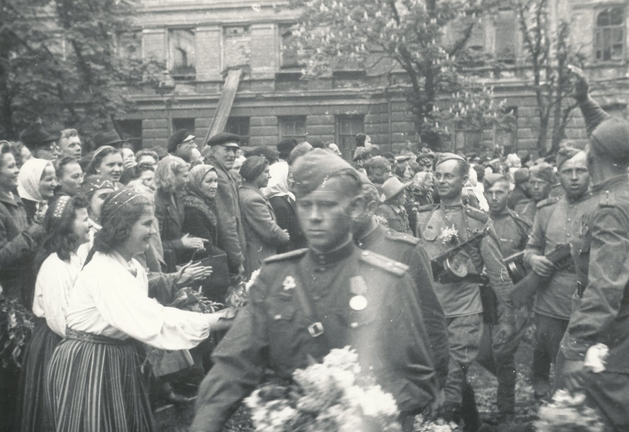 Foto. Tallinna Laskurkorpuse saabumine Tallinna 1945.a.
