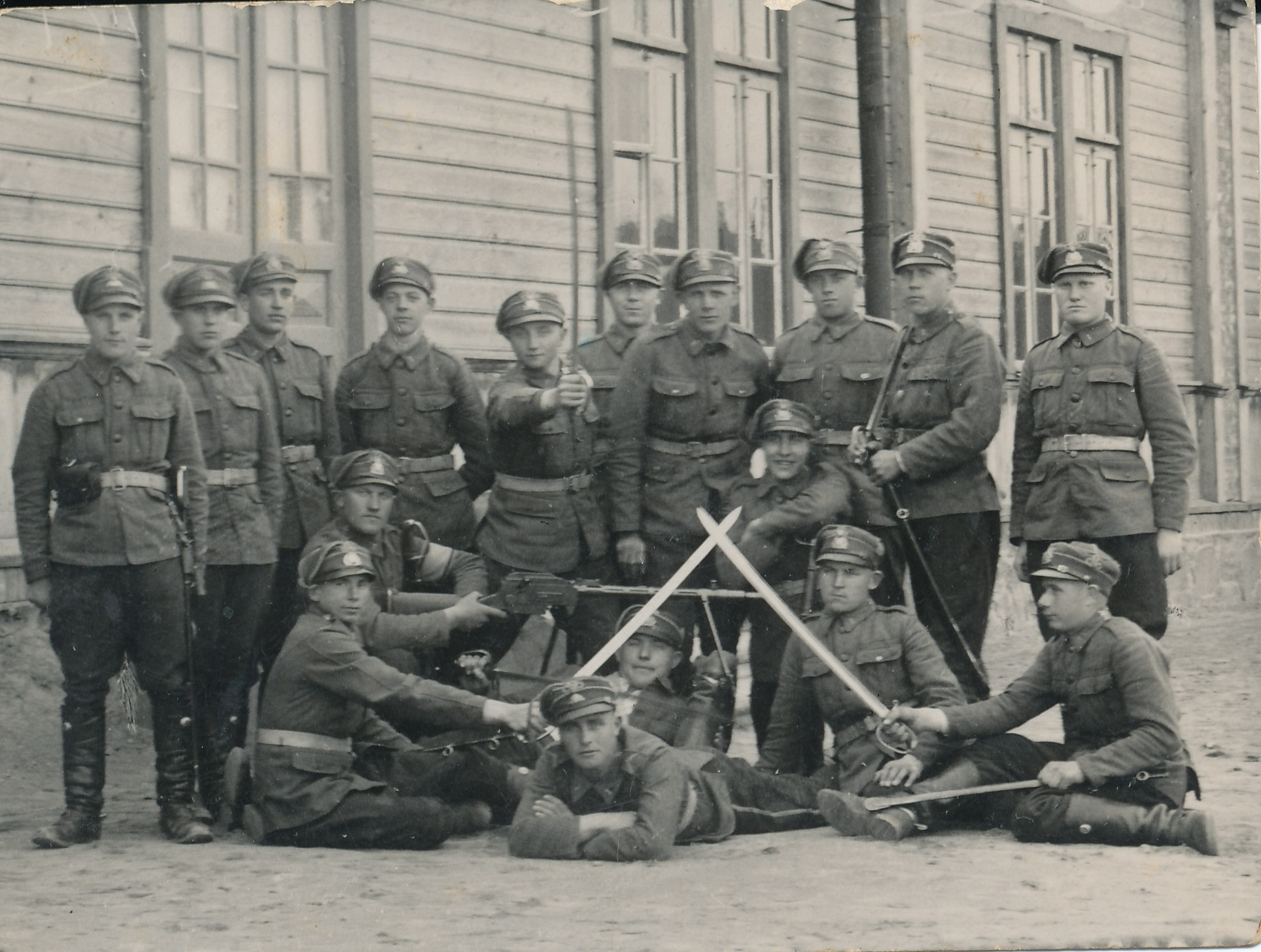 Foto. Piirisild, Roland koos kaasajateenijatega ratsaväes Tartus 28.mail  1933.a.